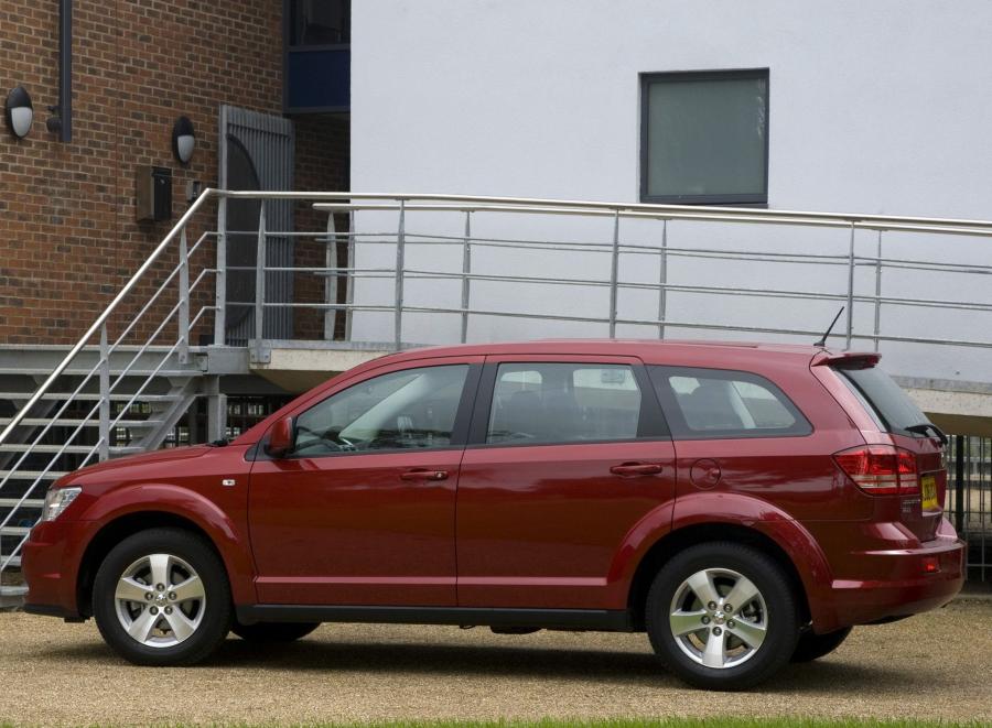  Dodge Journey 2008 года  (UK) (фото 8 из 30)